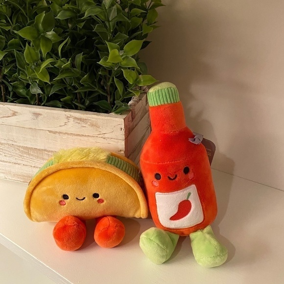 Hallmark Better Together Taco & Hot Sauce Magnetic Plush Best Friends NWT - Picture 2 of 13